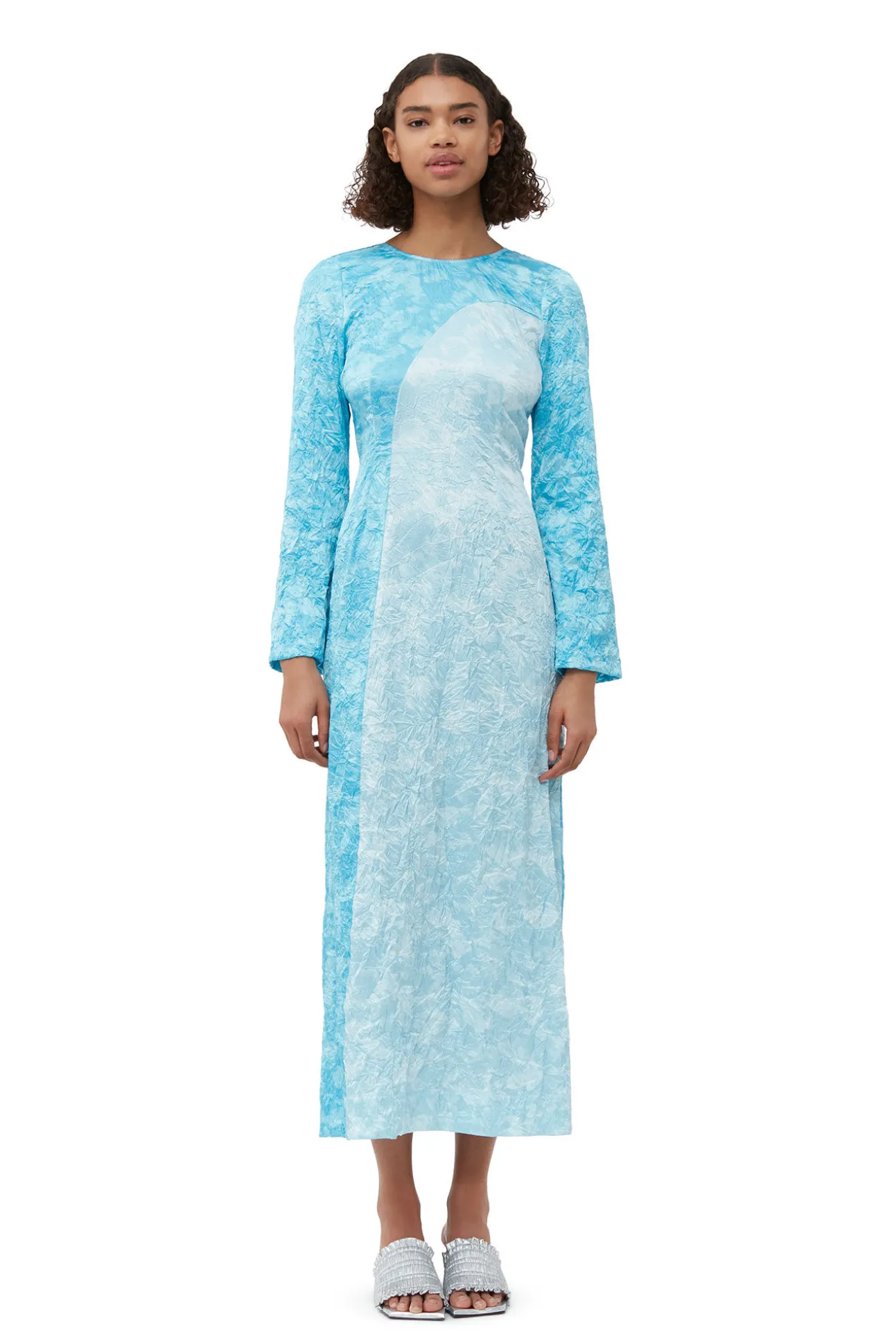 New GANNI Crinkled Maxikleid Aus Satin Ethereal Blue