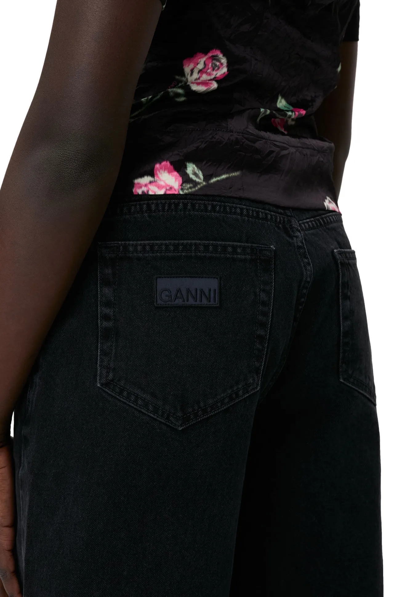 Clearance GANNI Gewellte Satinbluse Black