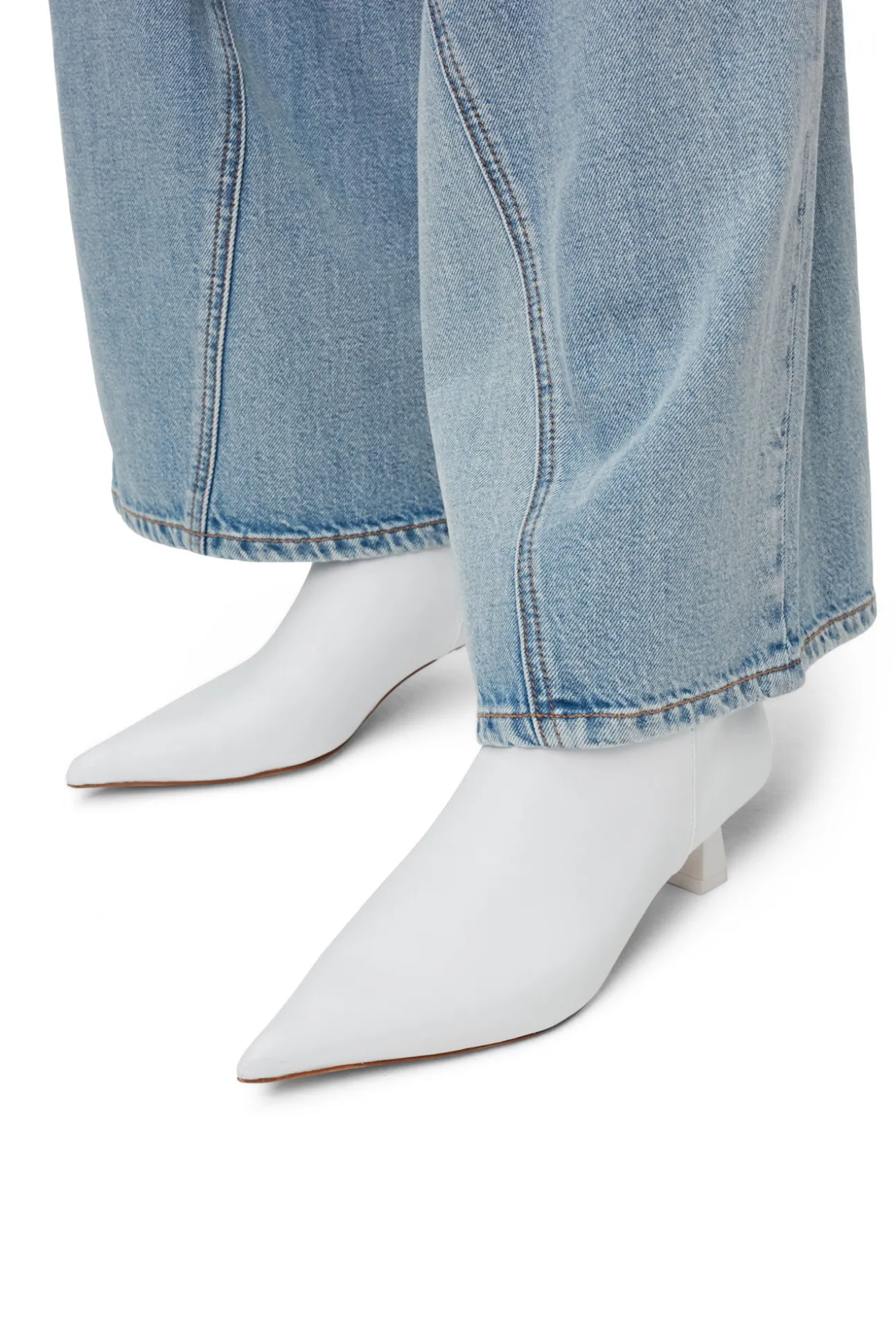 Shop GANNI Leicht Spitze Crop-Stiefel Egret