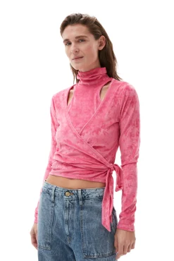 Shop GANNI Samt-Wickelbluse Shocking Pink